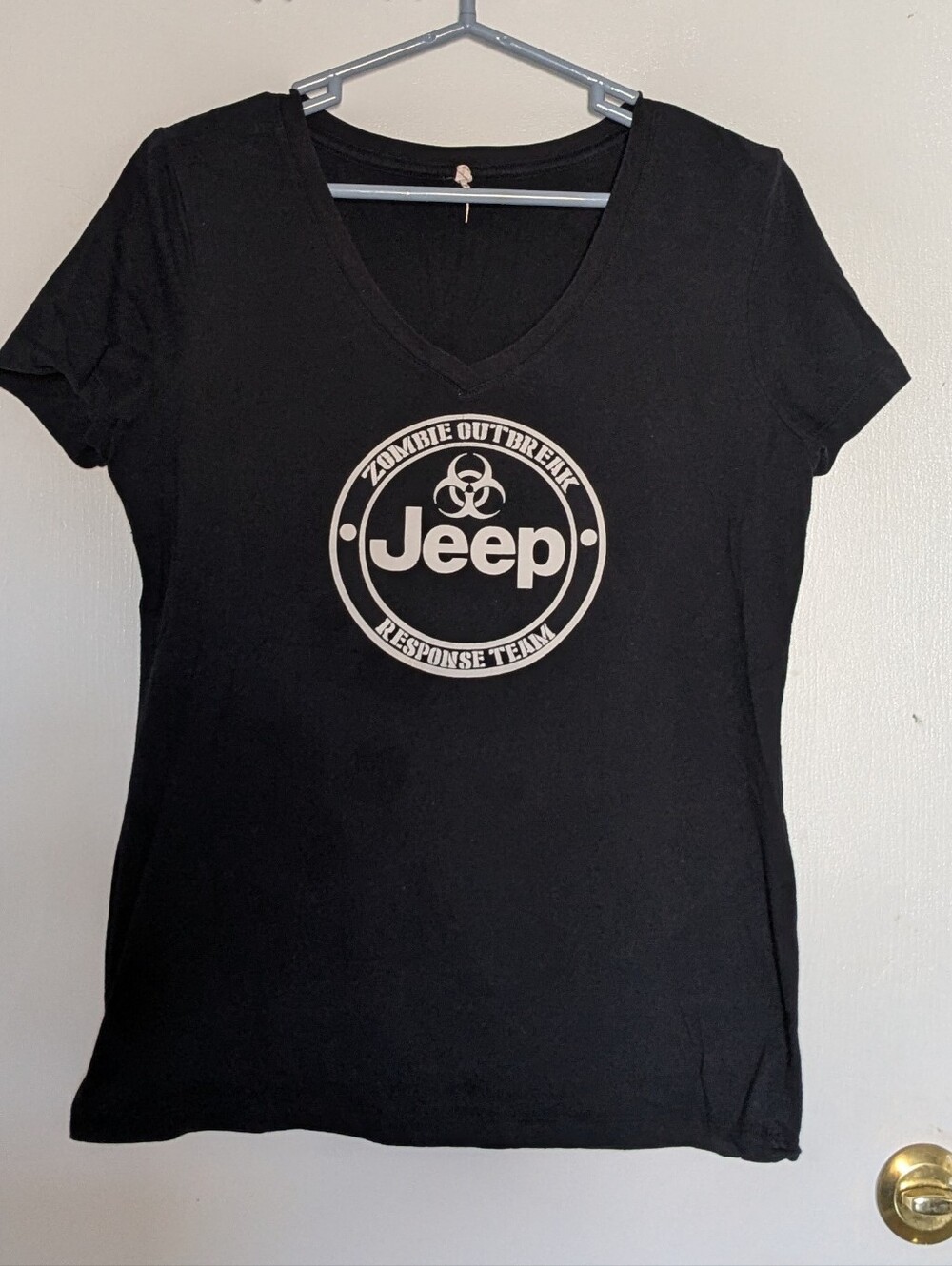 Jeep Zombie Outbreak Response Team Black Graphic V-Neck Tee Medium